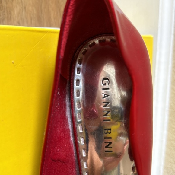 Ladies Red Shiny Leather 7 1/2 Pointy Toe Heels 👠 - Picture 4 of 5